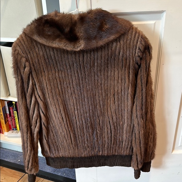 Brown vintage rabbit Fur Jacket, size 6. - Picture 3 of 10